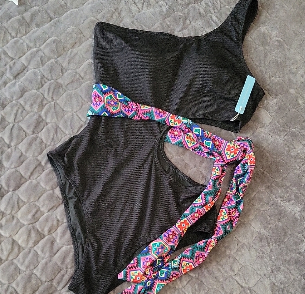 Cupshe Black Cutout One Piece Swimsuit NWT